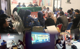 Ketua Bawaslu Tolitoli bersama pimpinan, jajaran pegawai sekretariat, dan tiga CPNS baru mengikuti Sosialisasi Peta Benturan Kepentingan dan Reformasi Birokrasi. Kegiatan ini juga terhubung secara daring melalui Zoom Meeting sebagai bagian dari agenda nasional “Penerimaan dan Pengarahan CPNS Bawaslu Tahun Anggaran 2024” oleh Bawaslu RI.