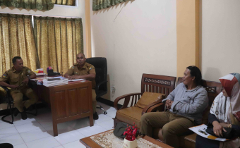 Ketua Bawaslu dan staff bersilatuhhrahmi dengan sekretaris BKPSDM