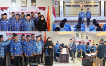 Sebanyak sembilan Pegawai Pemerintah dengan Perjanjian Kerja (PPPK) Tahun Anggaran 2024 Tahap I Bawaslu Kabupaten Tolitoli mengikuti pelantikan dan pengambilan sumpah/janji secara daring melalui Zoom Meeting. Mereka mengenakan pakaian dinas KORPRI dan berada di ruang Sekretariat Bawaslu Tolitoli.