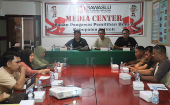Pimpinan dan staff melakukan rapat koordinasi guna memperkuat kesigapan dalam penerimaan laporan dan penanganan pelanggaran