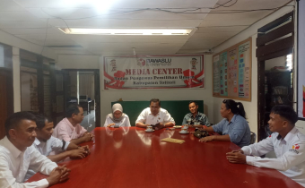 Pimpinan bersama jajaran Bawaslu Tolitoli gelar rapat menanggapi Surat Intruksi Bawaslu RI No.3 Tahun 2025