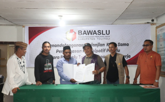 Bawaslu Kabupaten Tolitoli melaksanakan penandatanganan kerja sama (MoU) pengawasan partisipatif bersama sejumlah mitra kerja