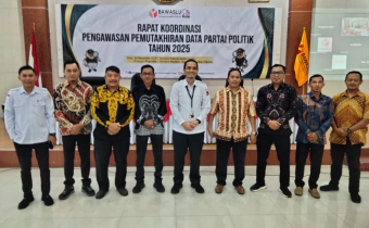 Foto Bersama Setelah Rakornas