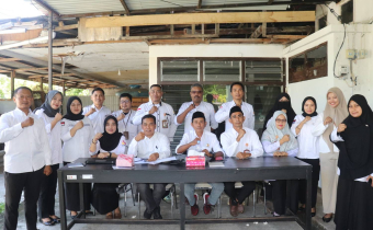 Foto bersama selesai giat rapat fasilitasi peningkatan disiplin Aparatur Sipil Negara (ASN) di kantor Bawaslu Kabupaten Tolitoli