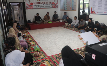 Pimpinan dan bersama jajaran sekretariat Bawaslu Tolitoli laksanakan dzikir 10 Muharram
