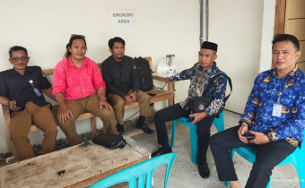 Ketua Bawaslu Tolitoli berdiskusi dengan jajaran KPU Tolitoli membahas sejumlah dinamika kepemiluan 