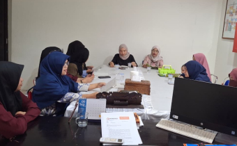 Srikandi Bawaslu Tolitoli melakukan pekan muslimah dengan belajar bacaan Al-Quran bersama